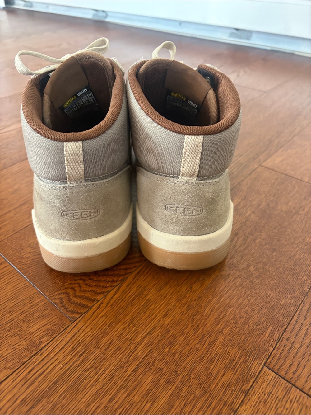 KEEN Men’s High-Top Sneakers in Light Taupe and Cream - Picture 3 of 6